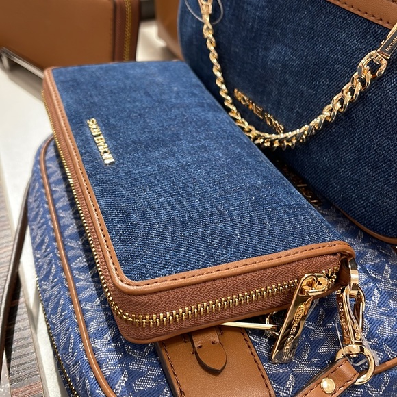 Michael Kors Jet Set Travel Large Travel CONTINENTAL 
Indigo - Picture 6 of 16